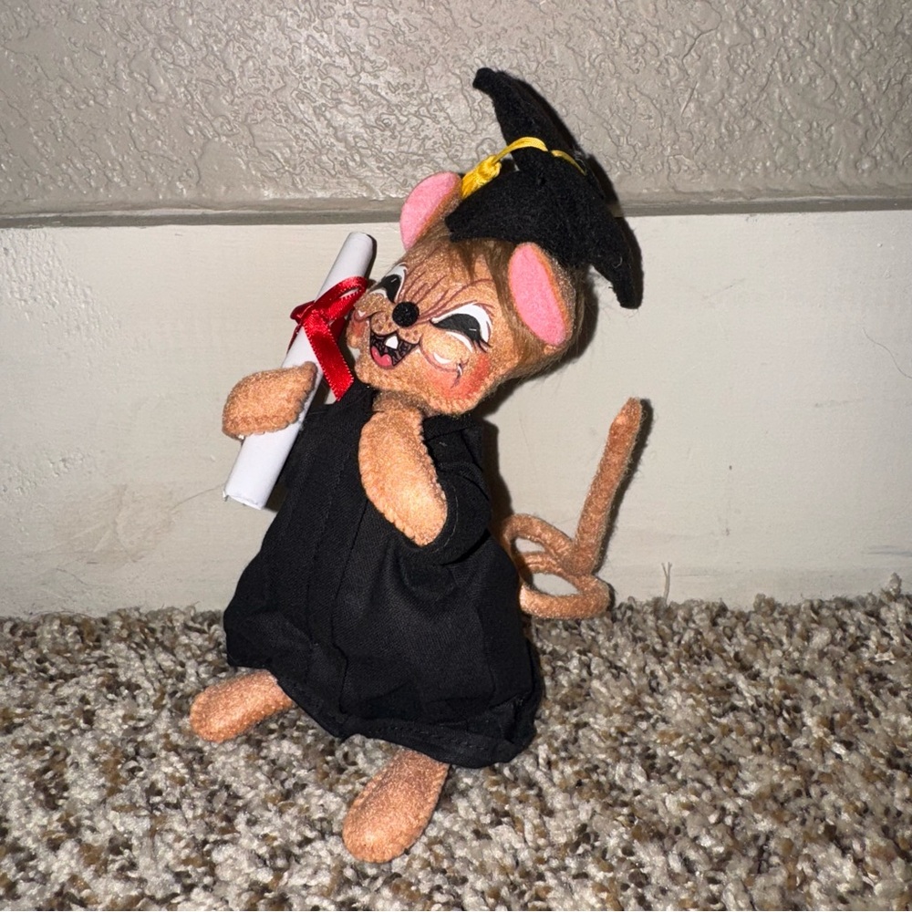 Annalee Graduation Mouse